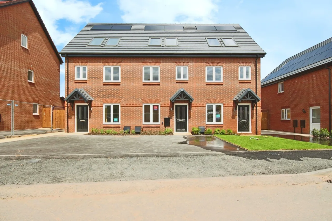 3 bed house for sale — 44 Meadow House Drive, Coventry, CV4