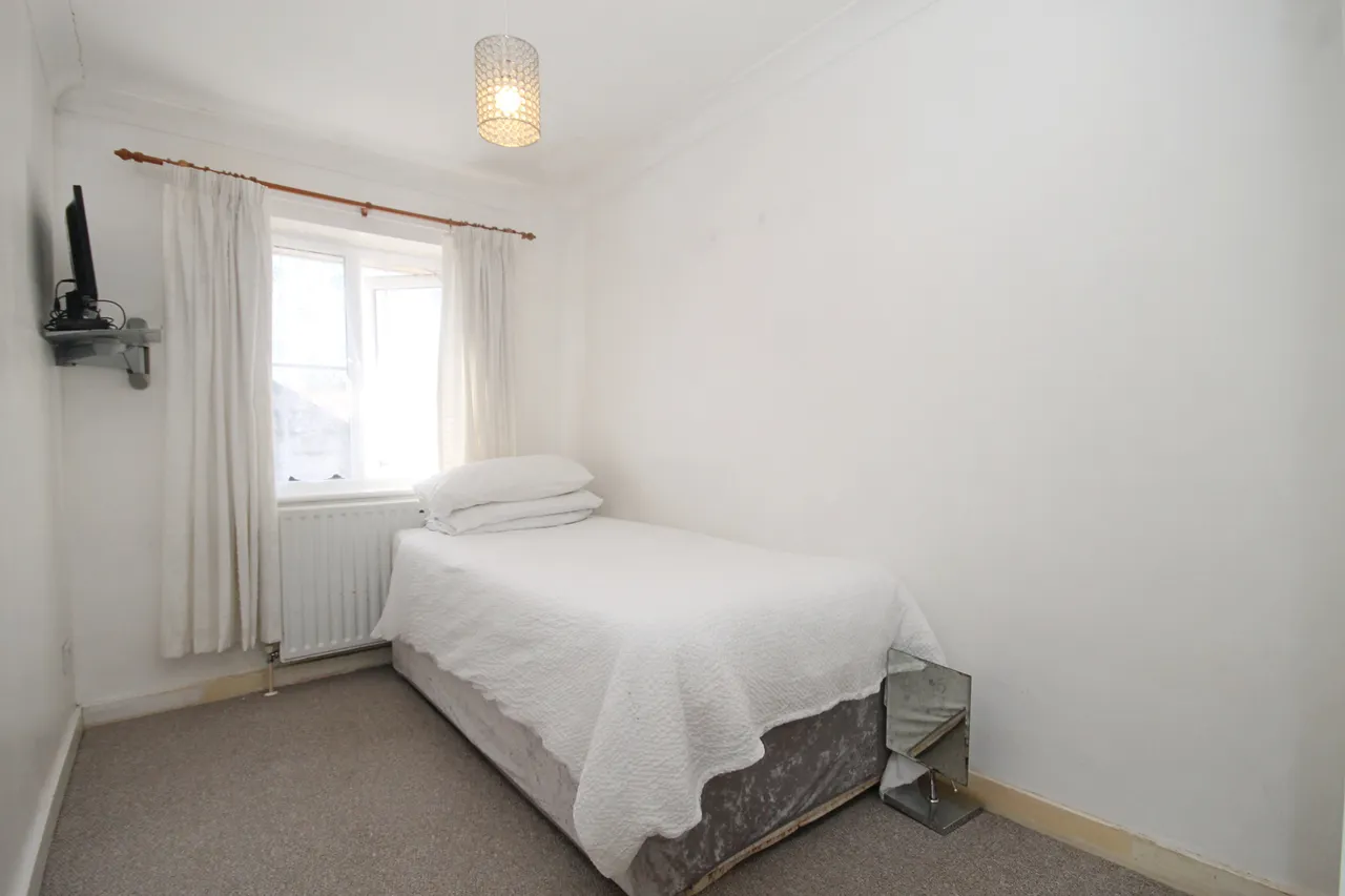 Costons Lane, Greenford, UB6, photo 5