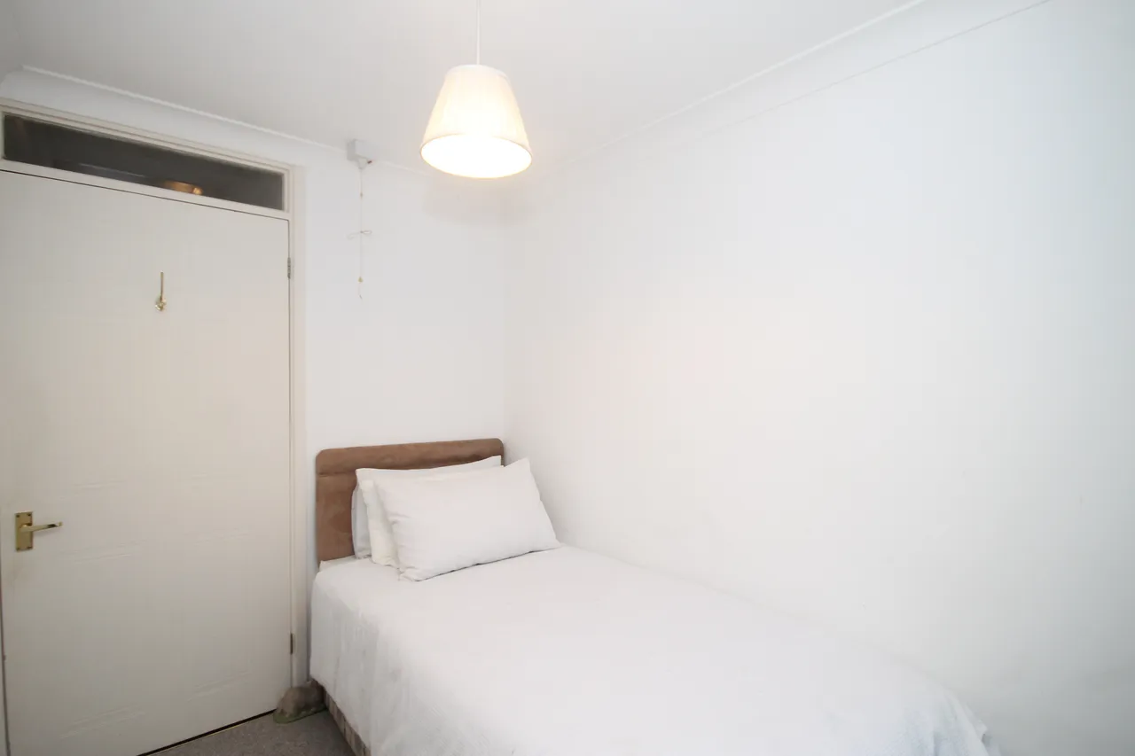 Costons Lane, Greenford, UB6, photo 8