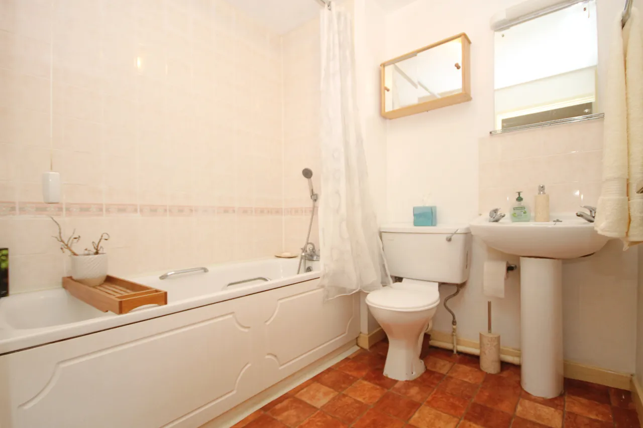 Costons Lane, Greenford, UB6, photo 6