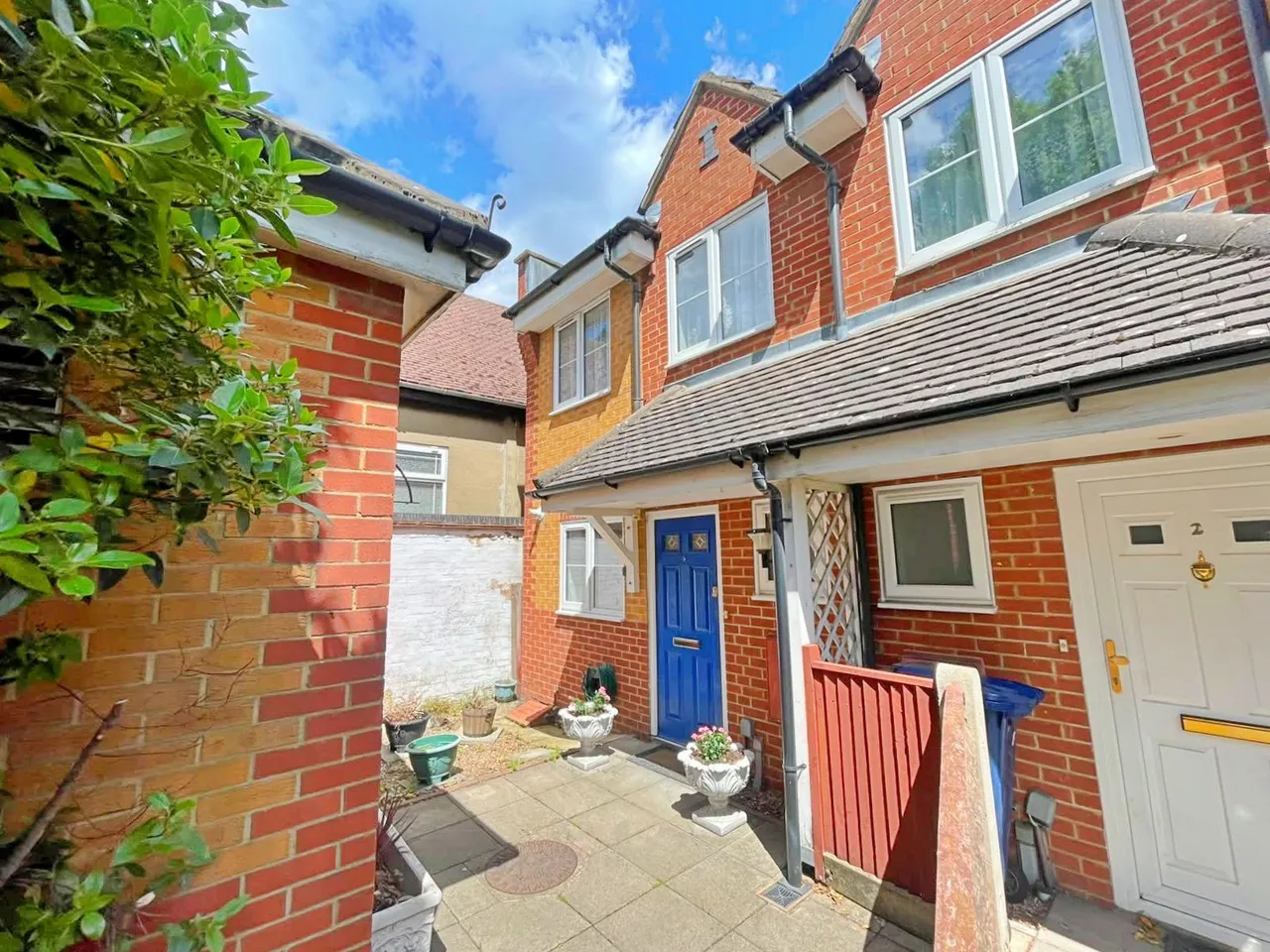 3 bed house for sale, Costons Lane, Greenford, UB6