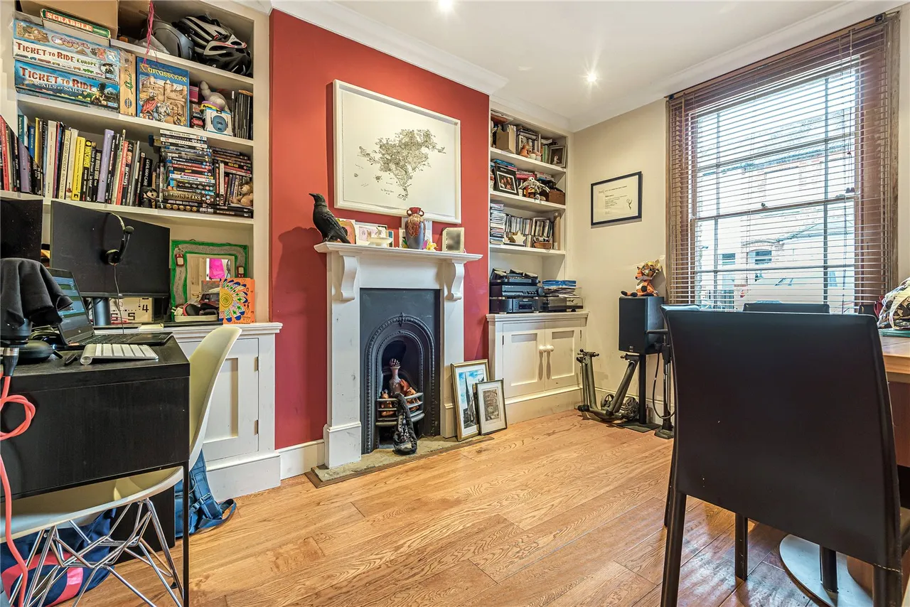 Priory Road, Hampton, TW12 2NS, photo 2