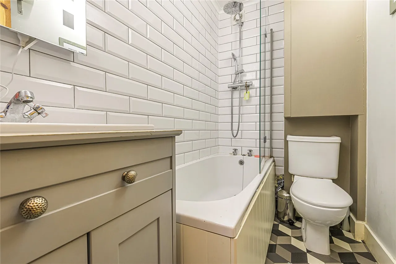Priory Road, Hampton, TW12 2NS, photo 6