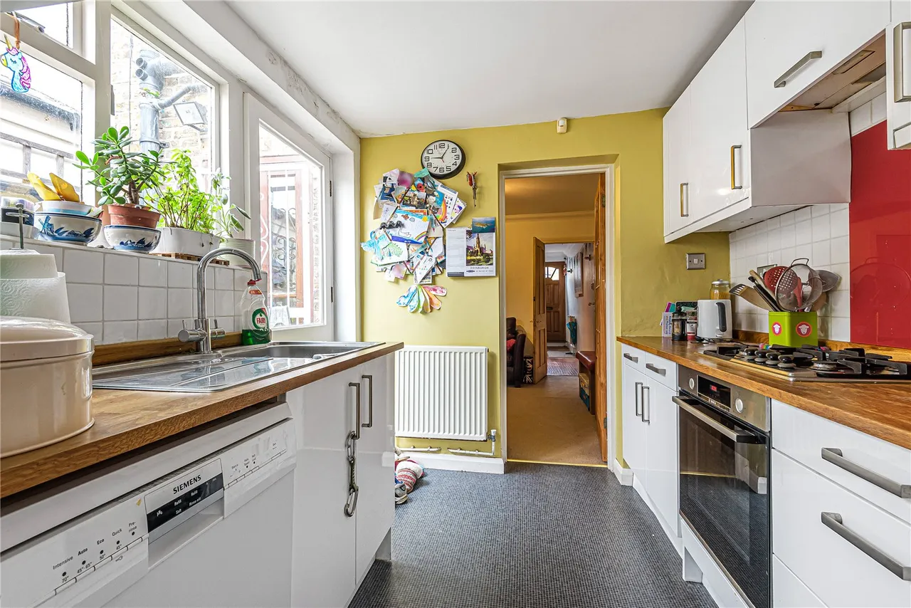 Priory Road, Hampton, TW12 2NS, photo 4