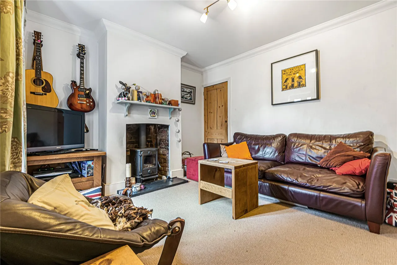 Priory Road, Hampton, TW12 2NS, photo 3