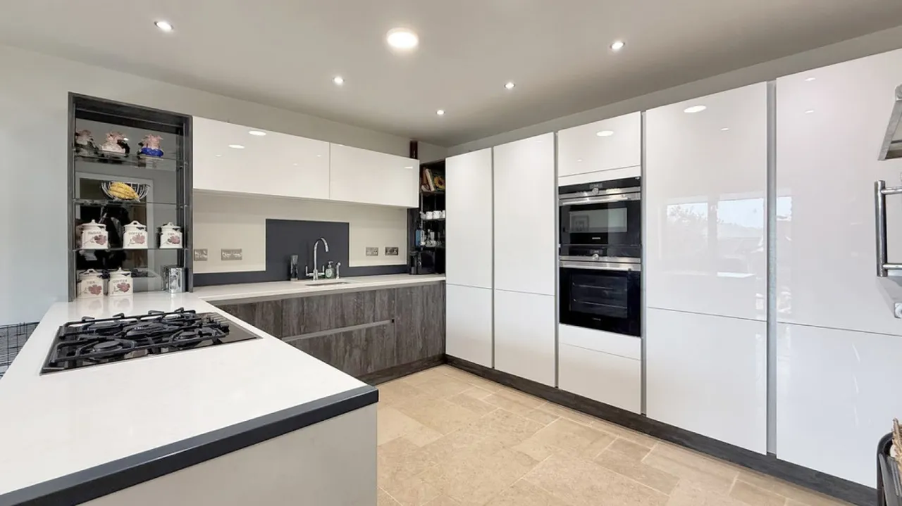 Fairwood Road, Dilton Marsh, photo 5