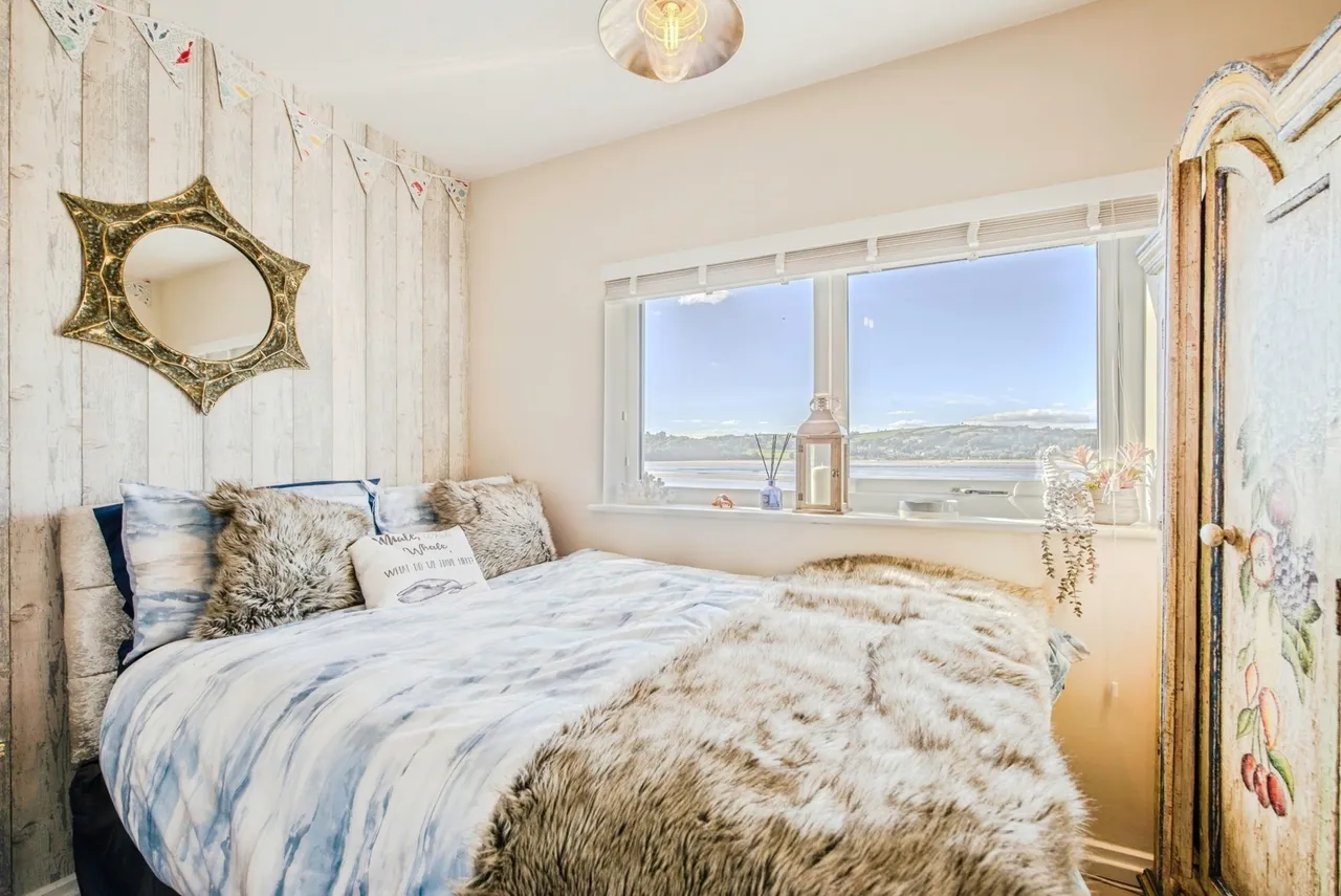 Ferryside, SA17, photo 12