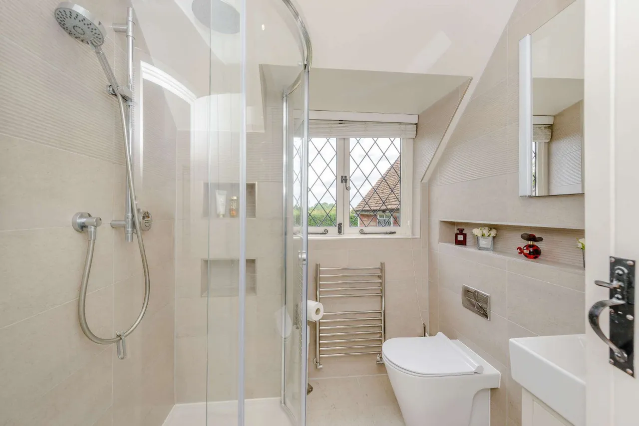 Ashes Lane, Hadlow, Tonbridge, TN11 0AN, photo 12