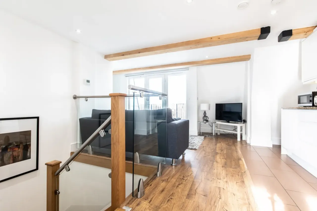 Commercial Road, E14, photo 4