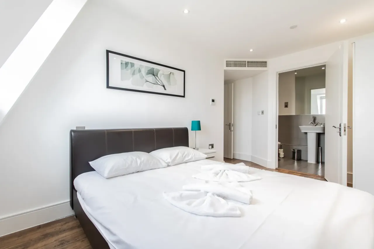 Commercial Road, E14, photo 7