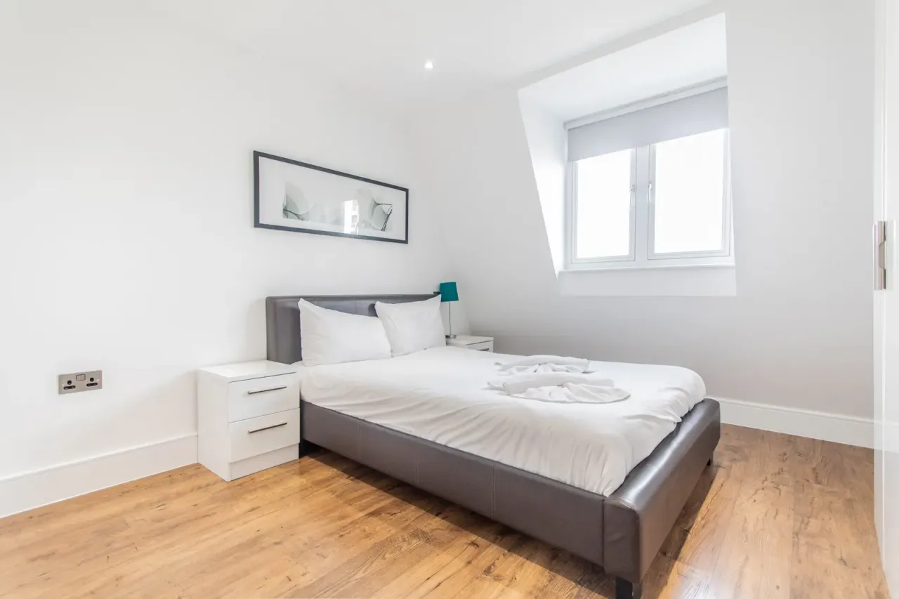 Commercial Road, E14, photo 8