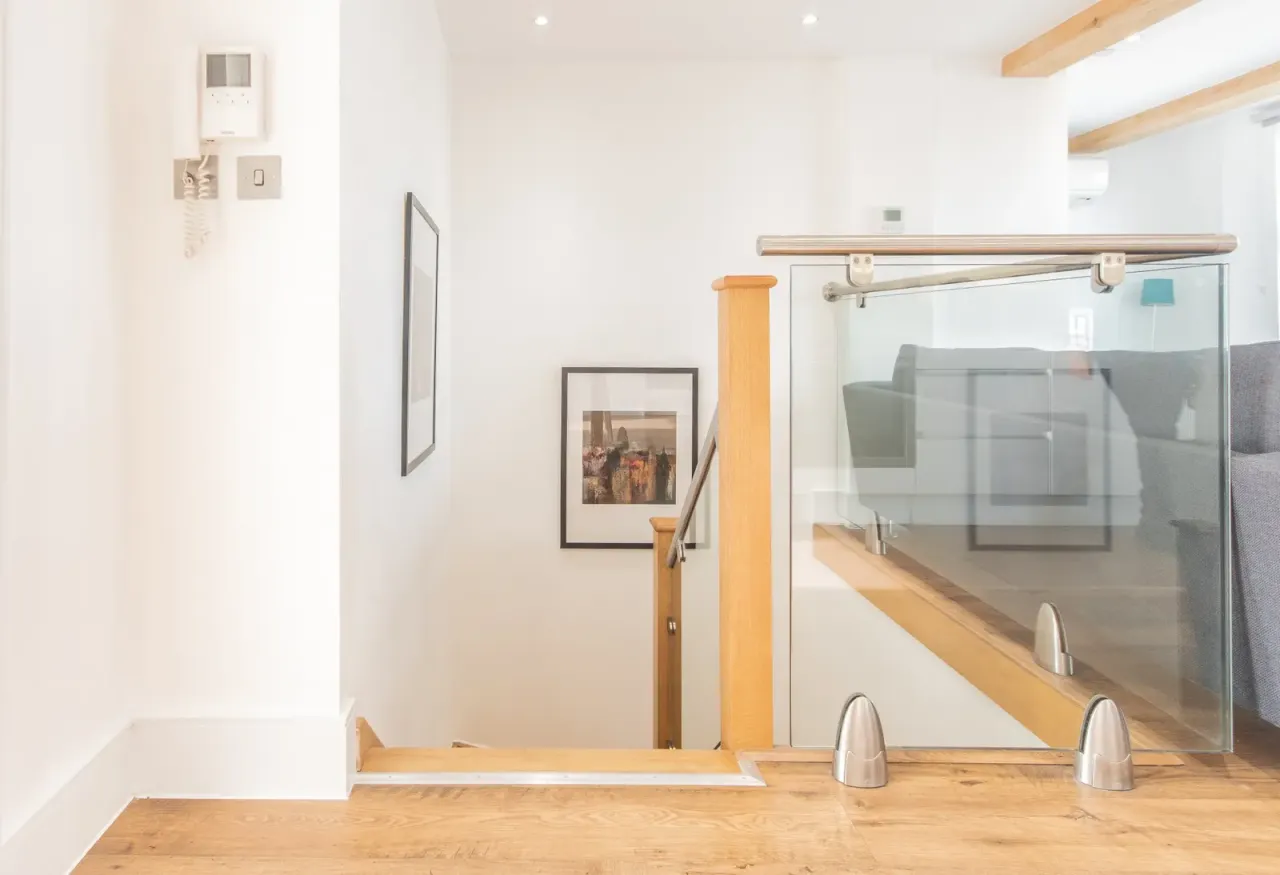 Commercial Road, E14, photo 5