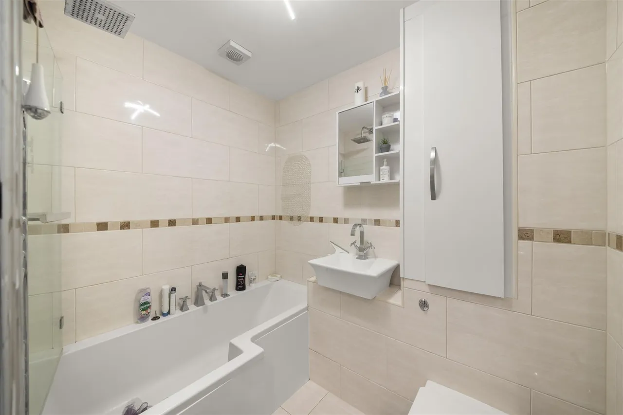 Triandra Way, Hayes, photo 11