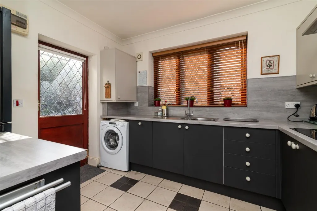 Blenheim Avenue, Lowdham, photo 5