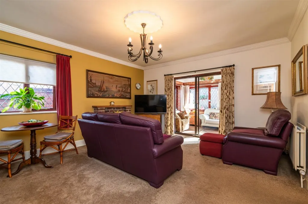 Blenheim Avenue, Lowdham, photo 3