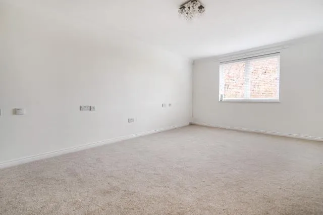 Guildford Road, Lightwater, GU18, photo 13