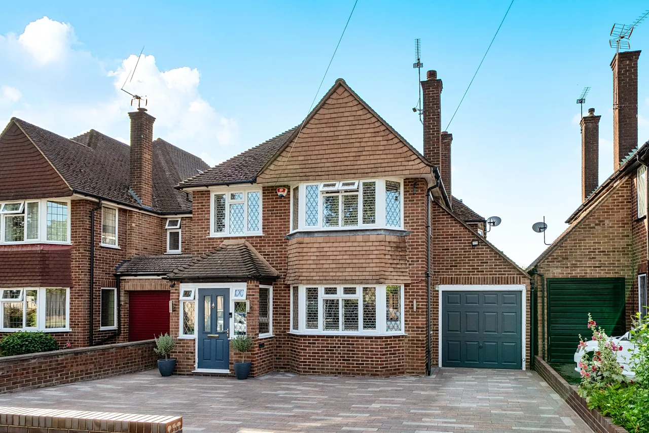 6 bed house for sale — Arlington Drive, Ruislip, HA4