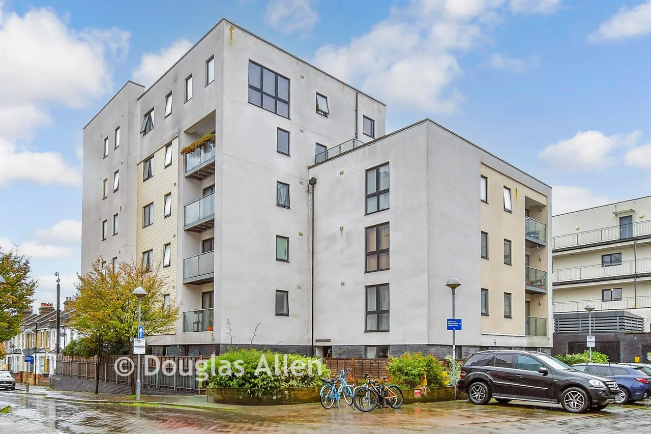 2 bed flat for sale, Papermill Place, Walthamstow, E17