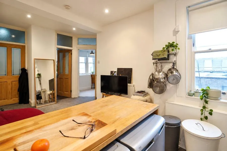 Coldharbour Lane, London, SW9, photo 13