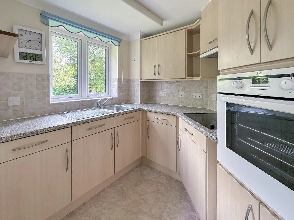 Limpsfield Road, Warlingham, photo 8