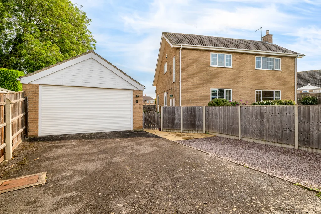 4 bed house for sale, Harrington Rise, Cranwell Village, NG34