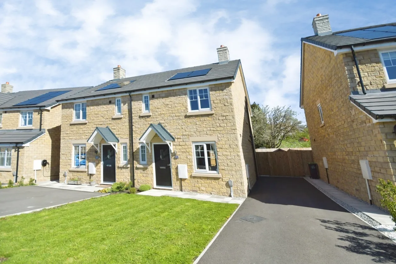 3 bed house for sale — Curlew Avenue, Buxton, Derbyshire, SK17