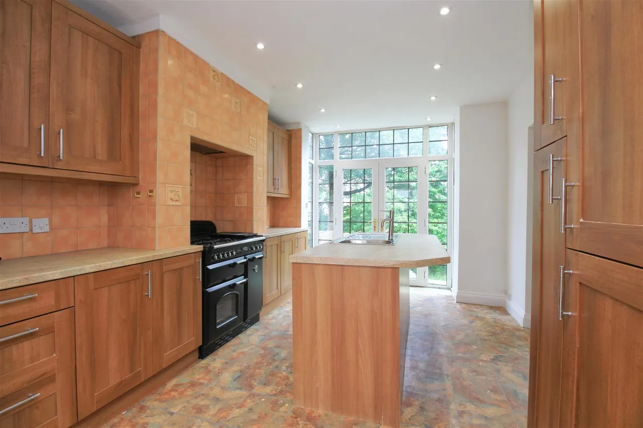 Egerton Street, Mossley, photo 5