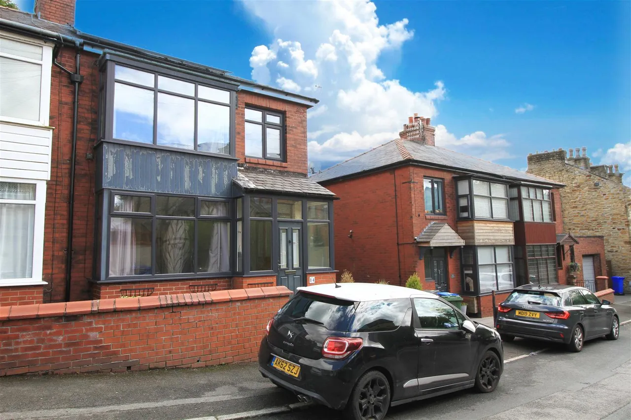 3 bed house for sale, Egerton Street, Mossley