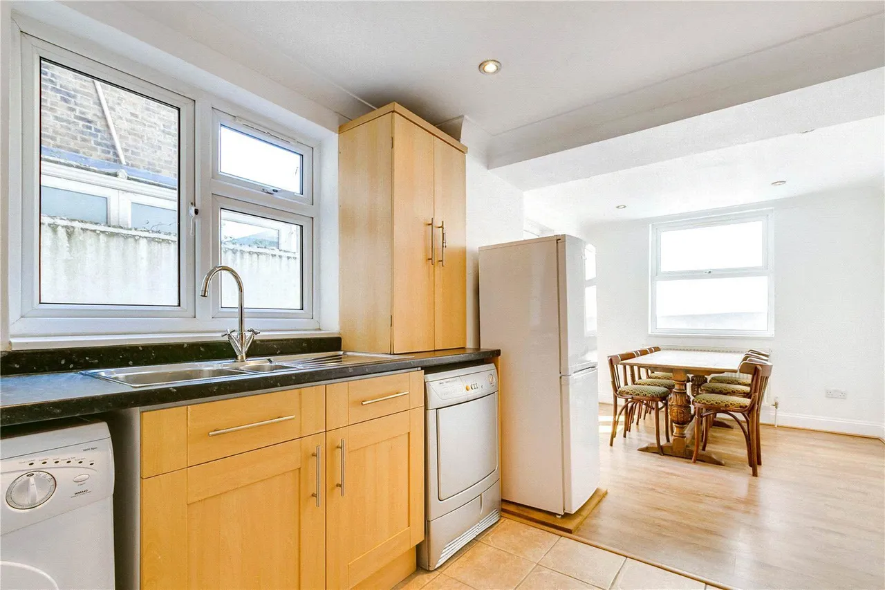Flat 1, 201 Queenstown Road, London, photo 3
