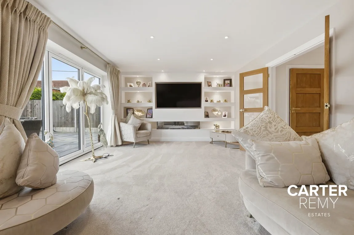 Pound Lane, Bowers Gifford, Basildon, SS13 2HN, photo 9