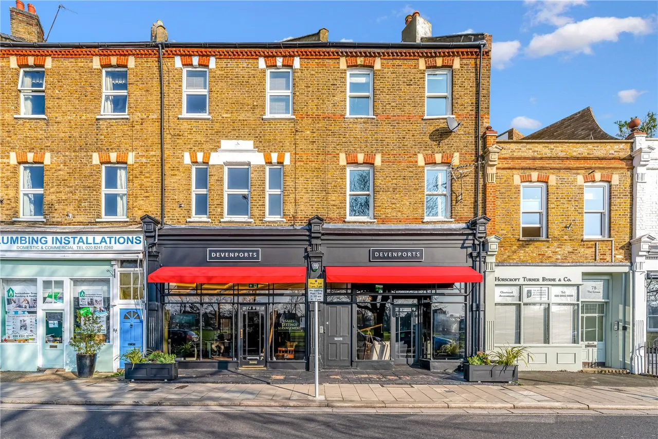1 bed flat for sale — The Green, Twickenham, TW2 5AG