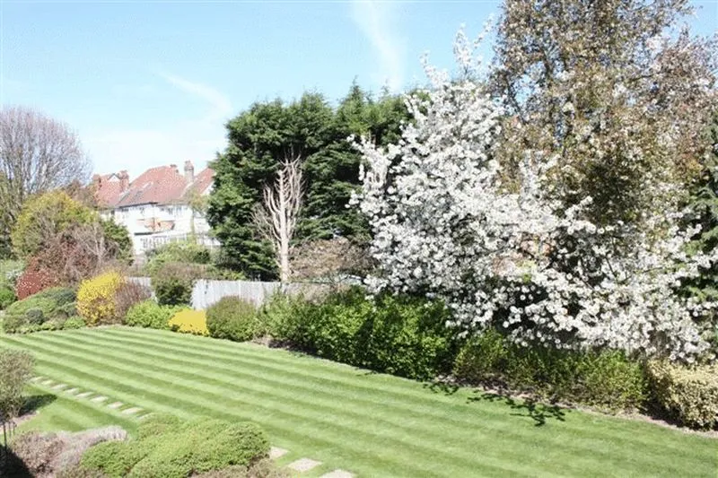 Eastcote Road, PINNER HA5 1DH, photo 11