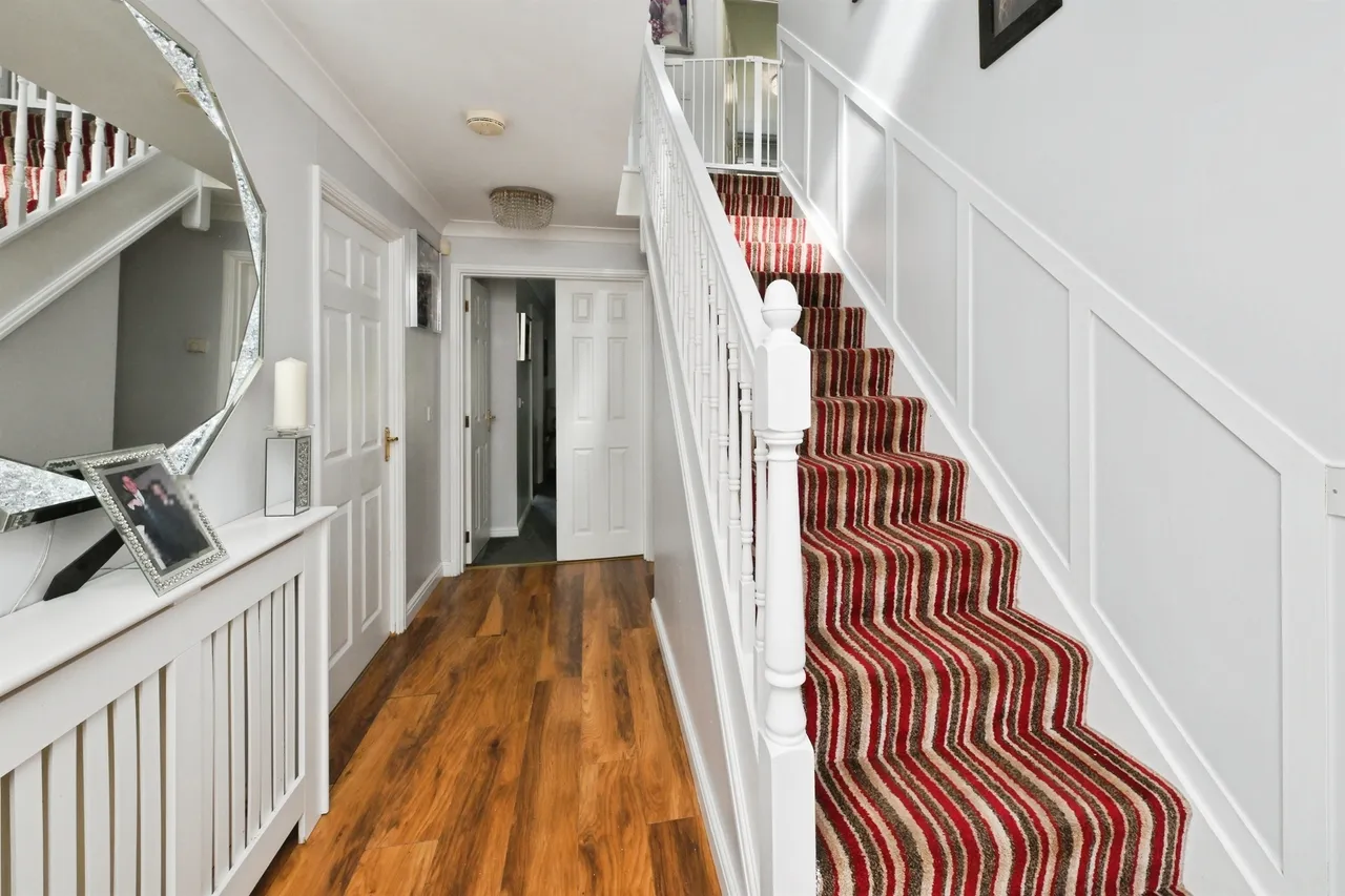 Ellis Close, Hoddesdon, photo 2