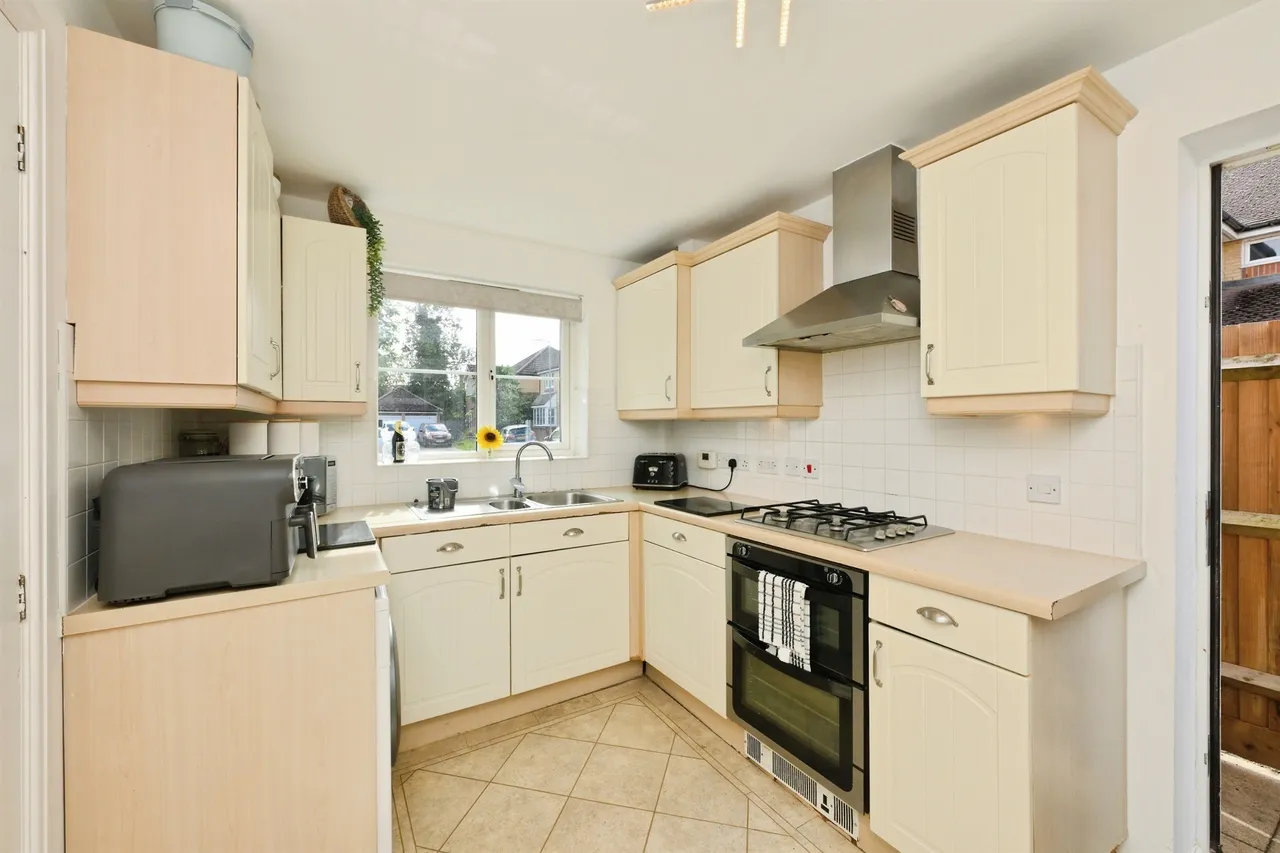 Ellis Close, Hoddesdon, photo 10