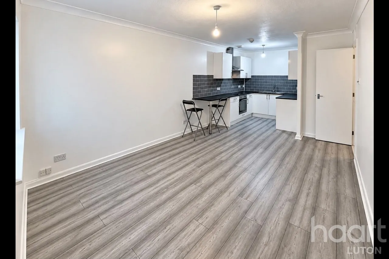 Earls Meade, Luton, LU2, photo 4
