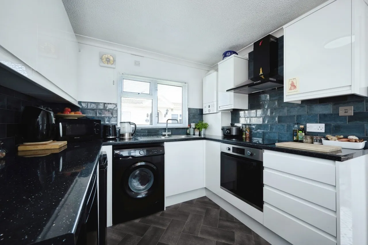 Folly Park, High Street, Clapham, Bedford, MK41, photo 4
