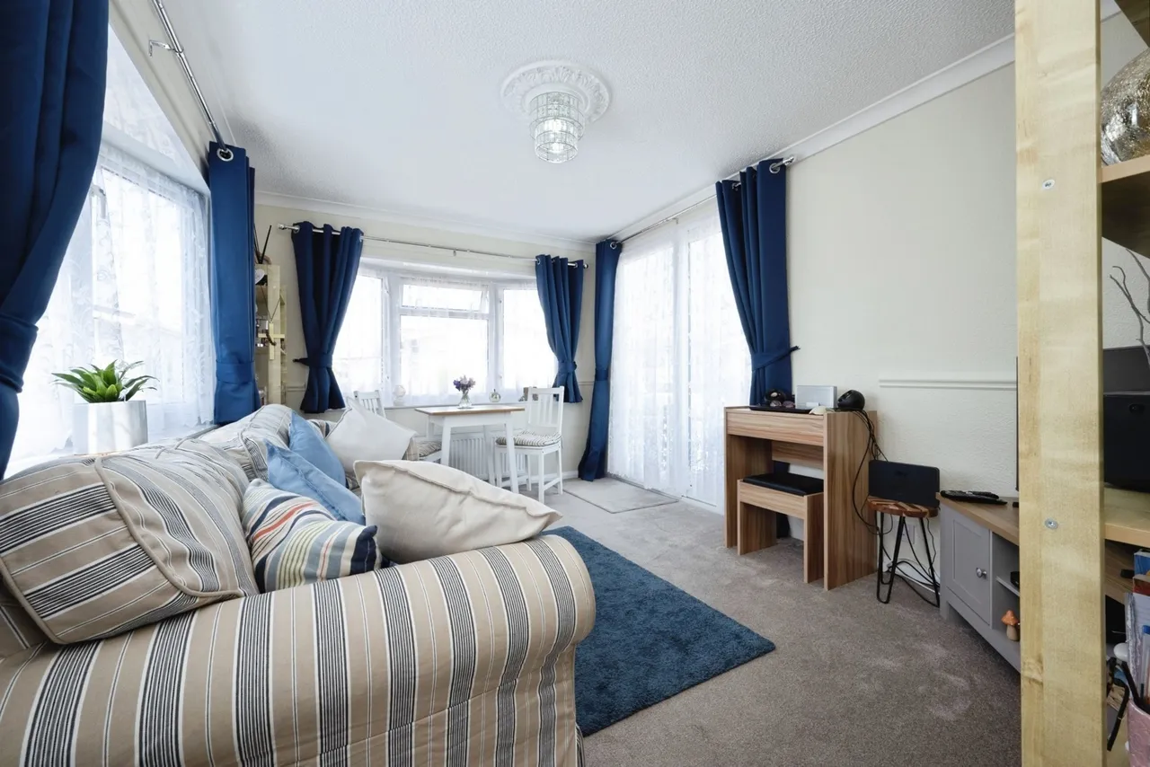 Folly Park, High Street, Clapham, Bedford, MK41, photo 3