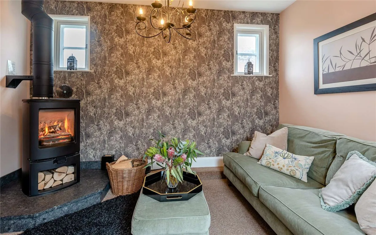 The Thatched Cottage, 19 High Street, Collingham, Newark, NG23 7LA, photo 9