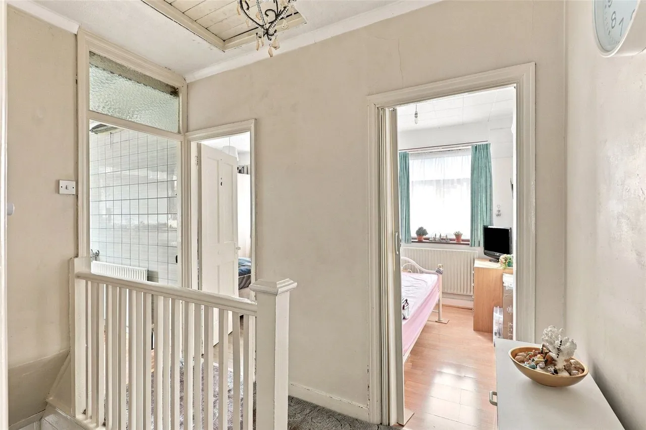 Devonia Gardens, London, N18, photo 14