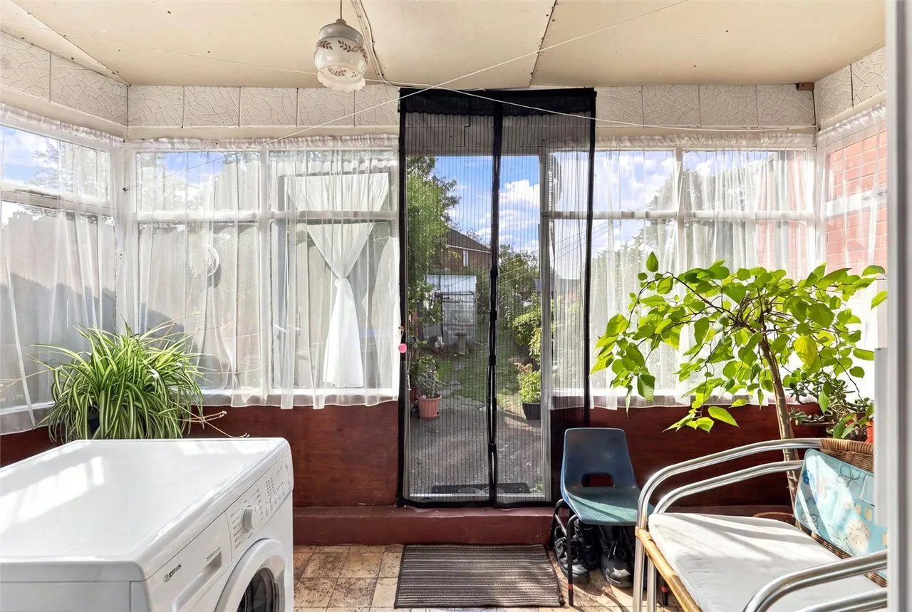 Devonia Gardens, London, N18, photo 15