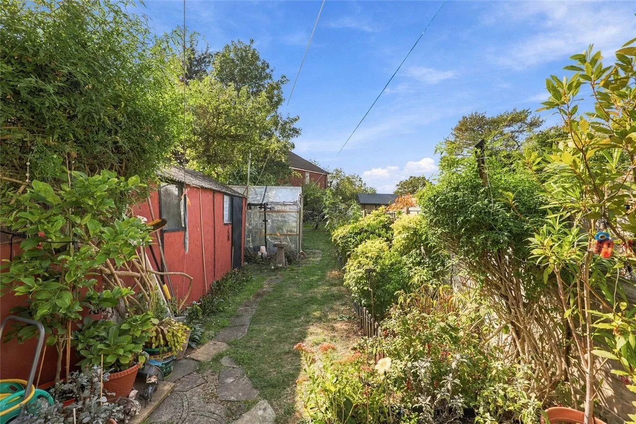 Devonia Gardens, London, N18, photo 19