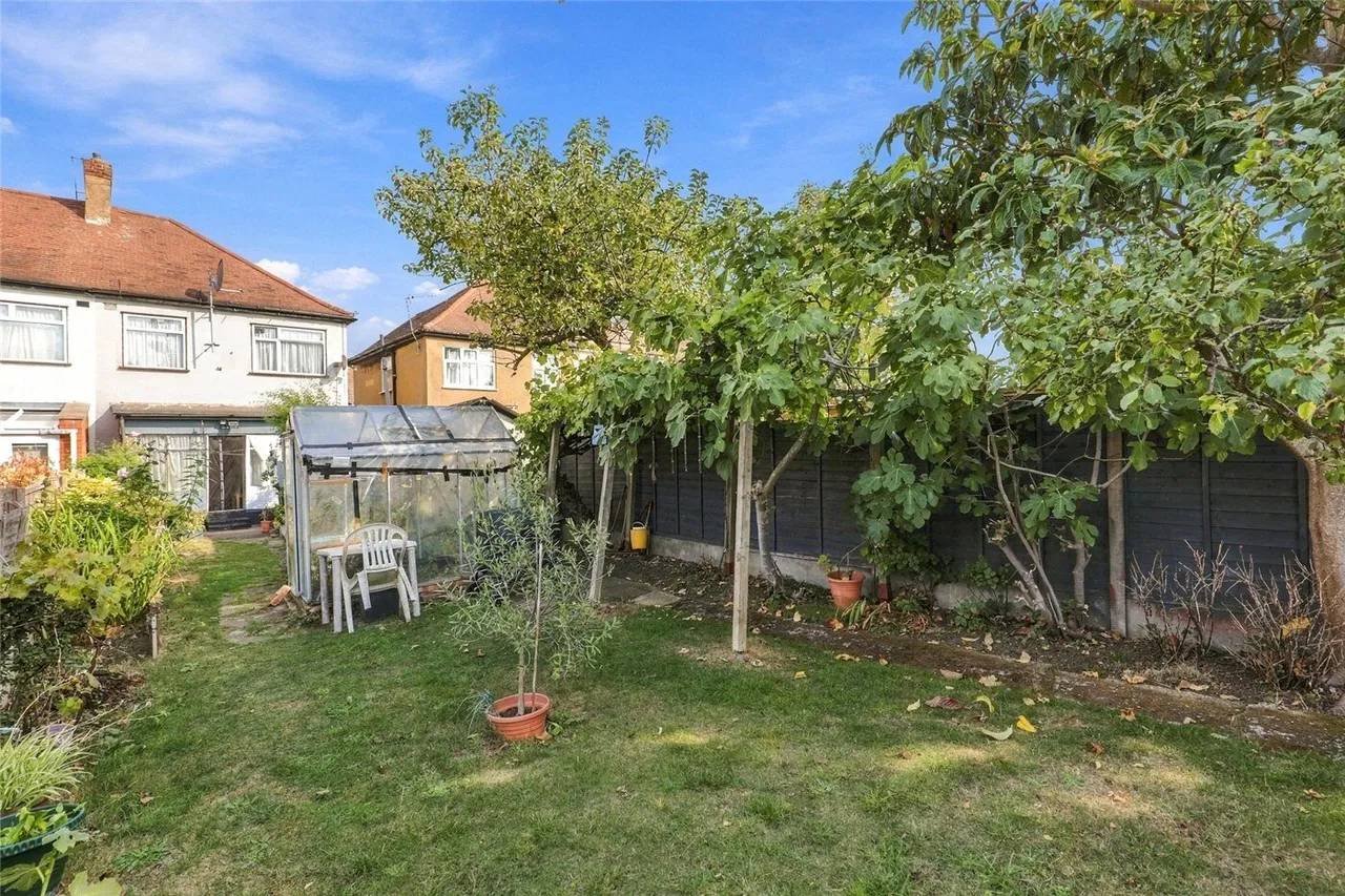Devonia Gardens, London, N18, photo 16