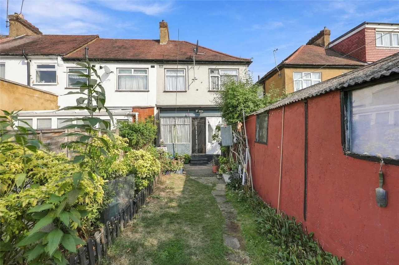 Devonia Gardens, London, N18, photo 18