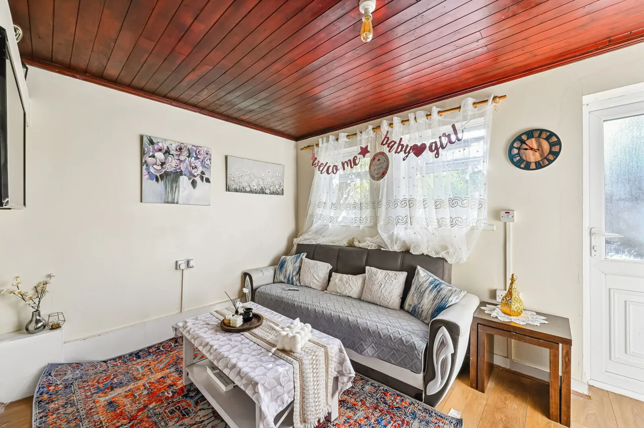 Kohat Road, London, SW19, photo 5