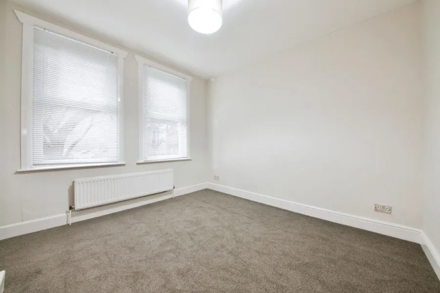 Lea Bridge Road, Leyton, E10, photo 5