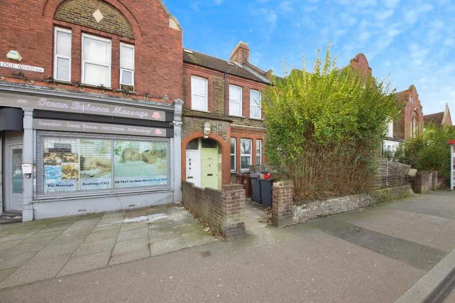 Lea Bridge Road, Leyton, E10, photo 8