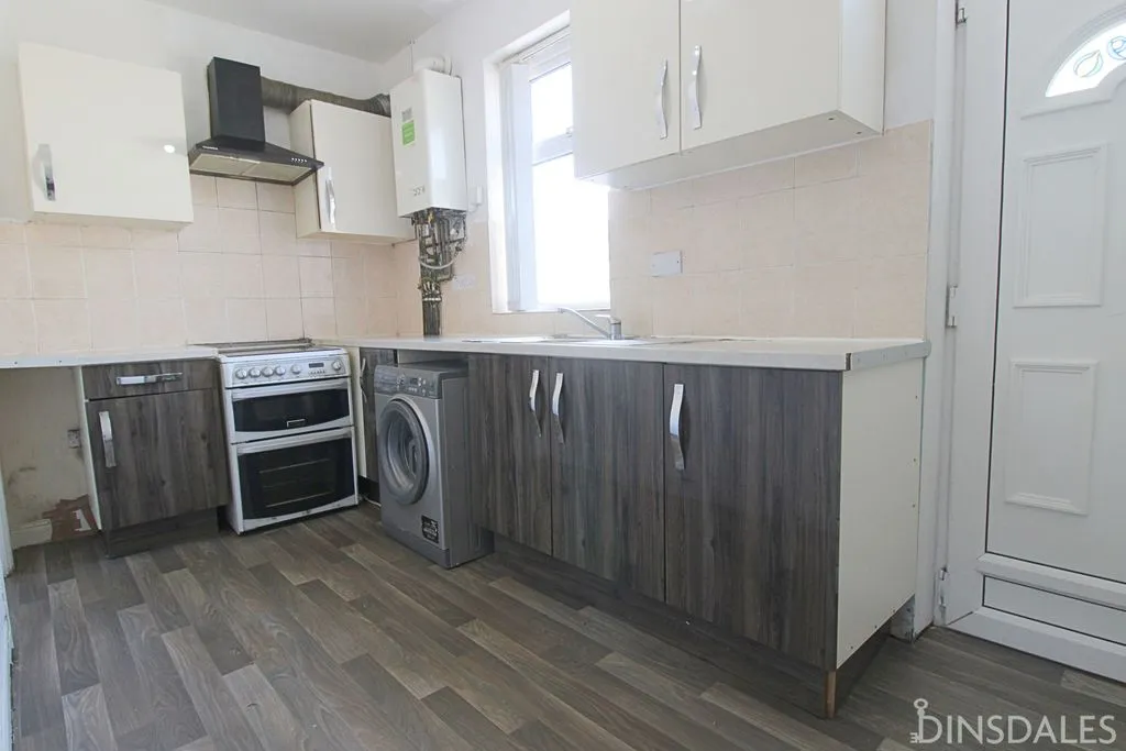 Upper Woodlands Road, Bradford BD8 9JE, photo 2