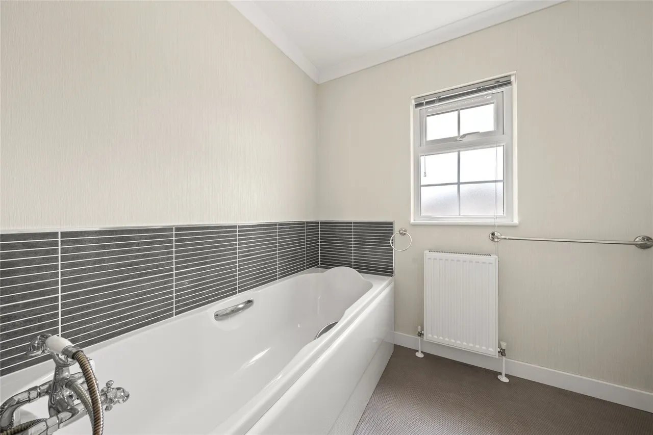 Chertsey Lane, Staines-upon-Thames, Surrey, TW18, photo 11
