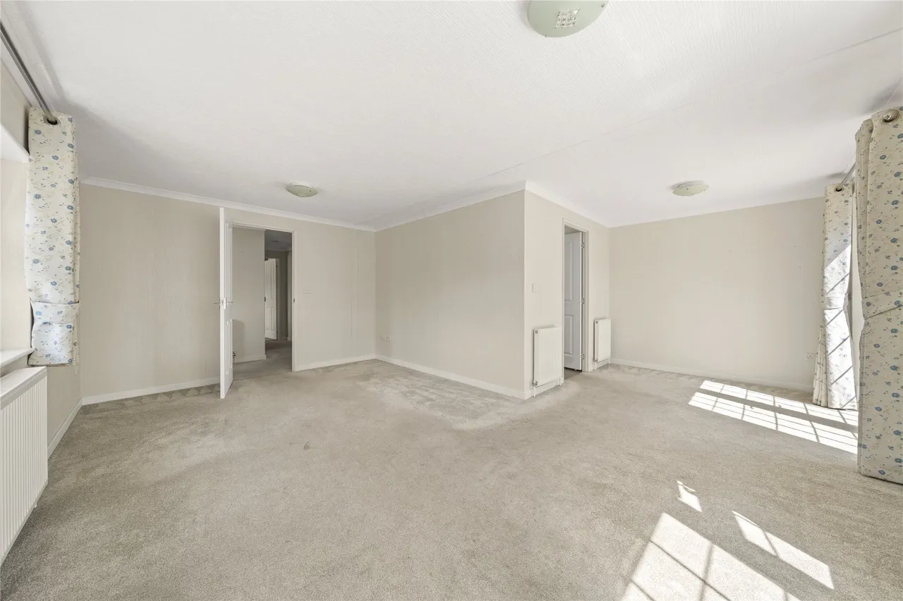 Chertsey Lane, Staines-upon-Thames, Surrey, TW18, photo 7