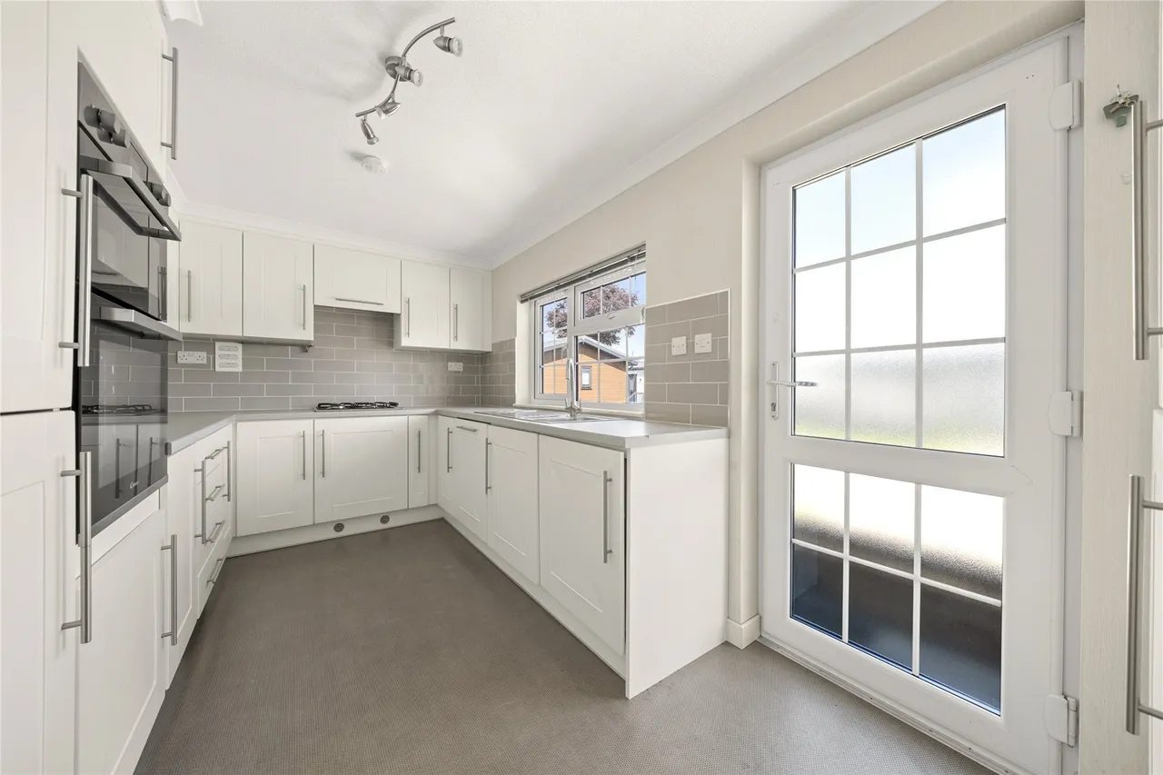 Chertsey Lane, Staines-upon-Thames, Surrey, TW18, photo 2